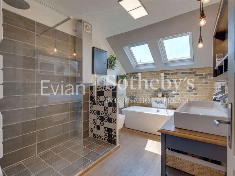 House Évian-les-Bains - 4 bedrooms - 155m²