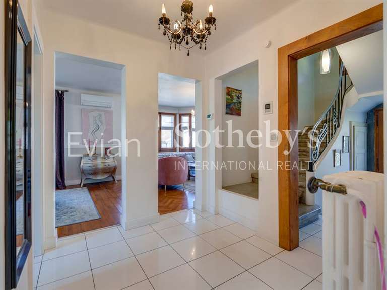 House Évian-les-Bains - 4 bedrooms - 155m²