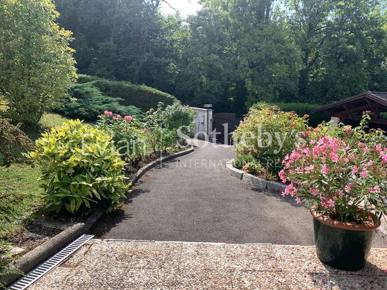 House Évian-les-Bains - 6 bedrooms - 243m²