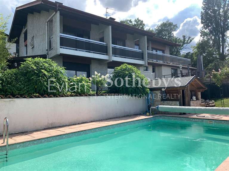 House Évian-les-Bains - 6 bedrooms - 243m²