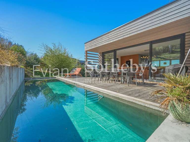 House Évian-les-Bains - 4 bedrooms - 216m²