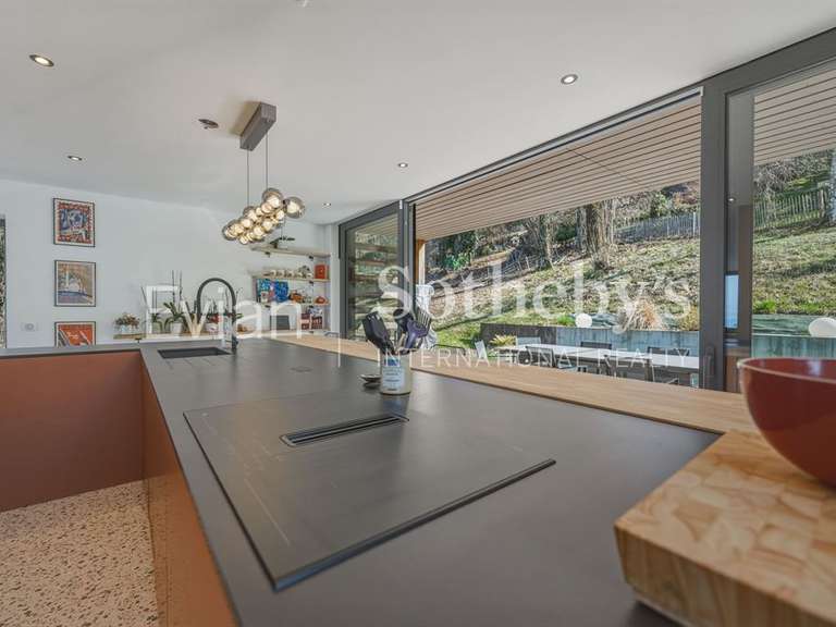 House Évian-les-Bains - 4 bedrooms - 216m²
