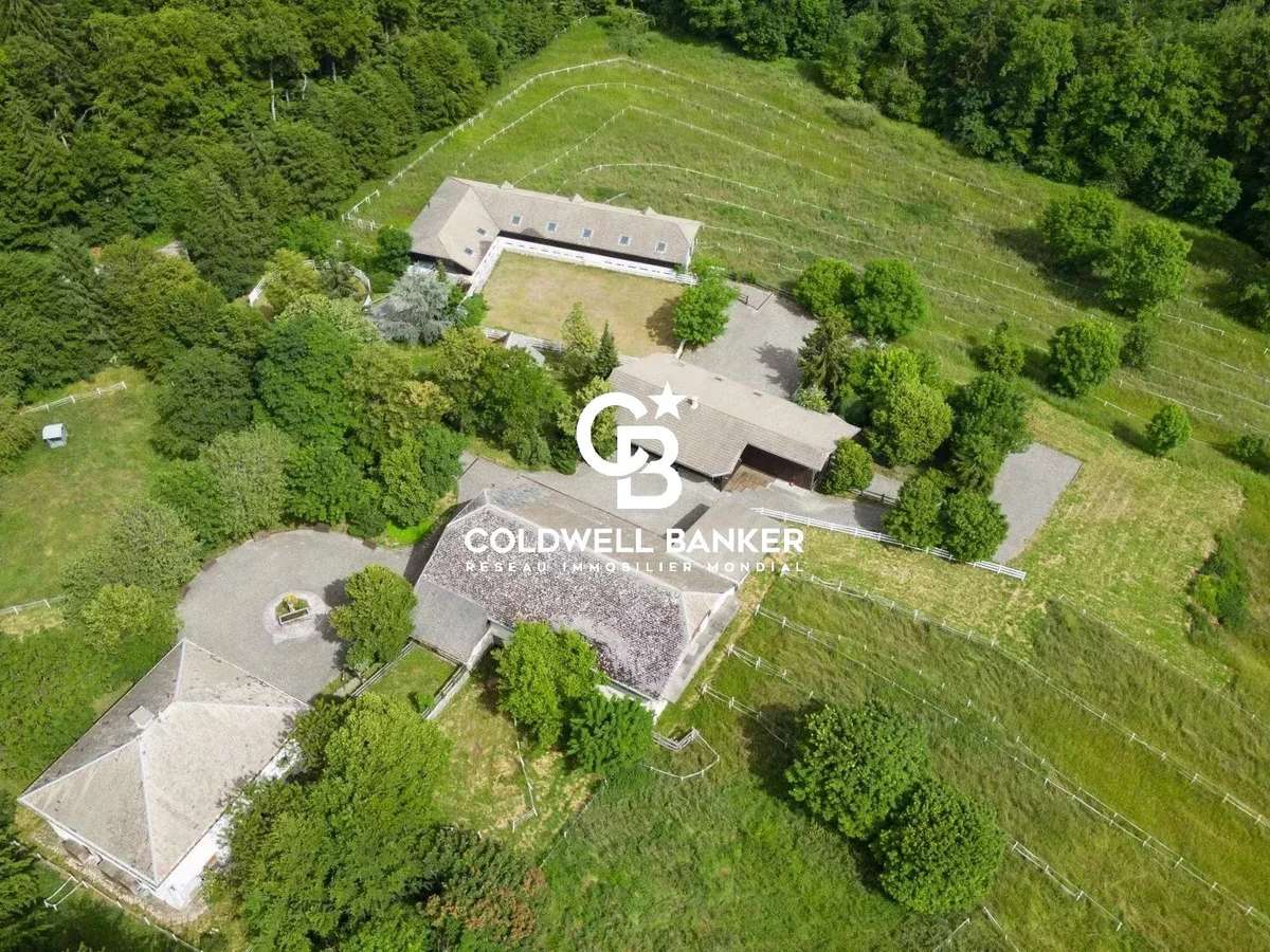 Equestrian property Évires