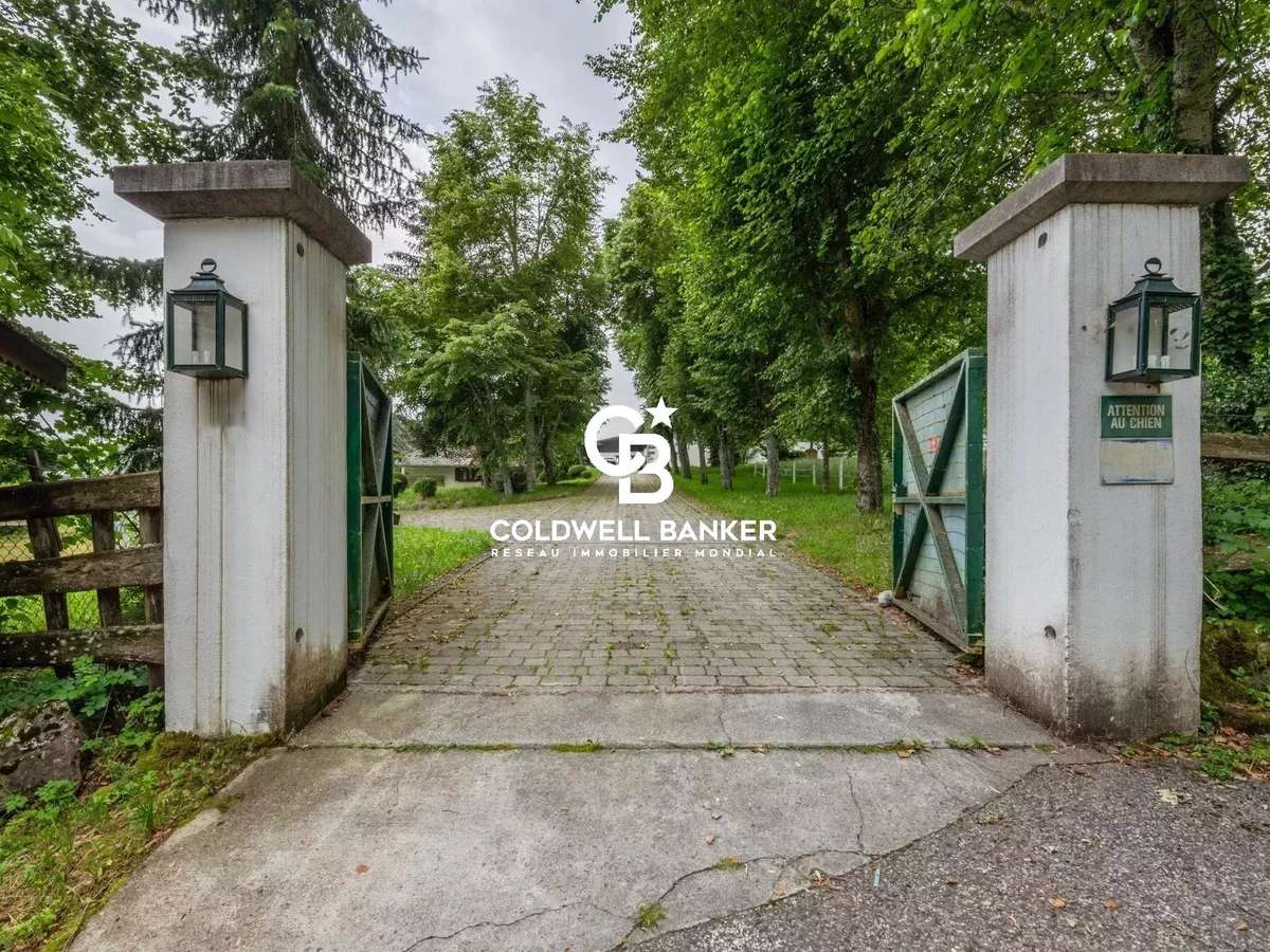 Equestrian property Évires