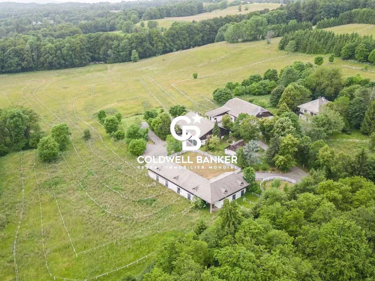 Equestrian property Évires