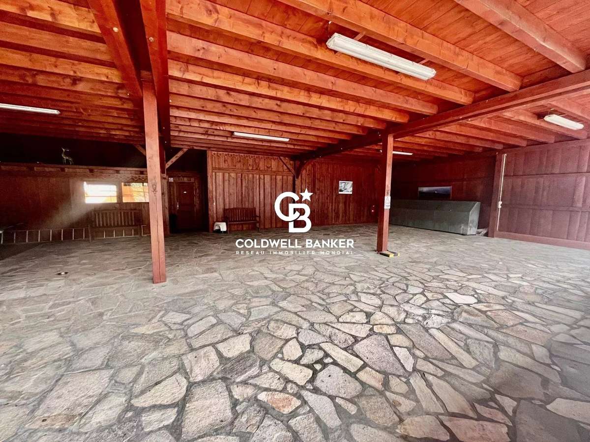 Equestrian property Évires