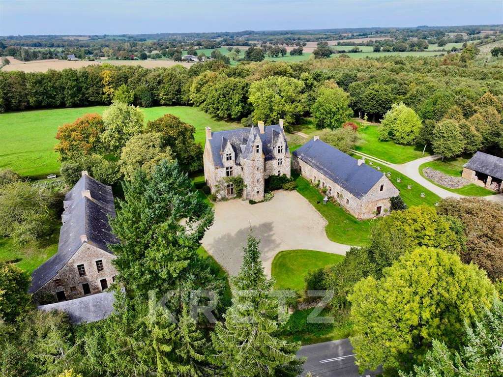 Castle Évron