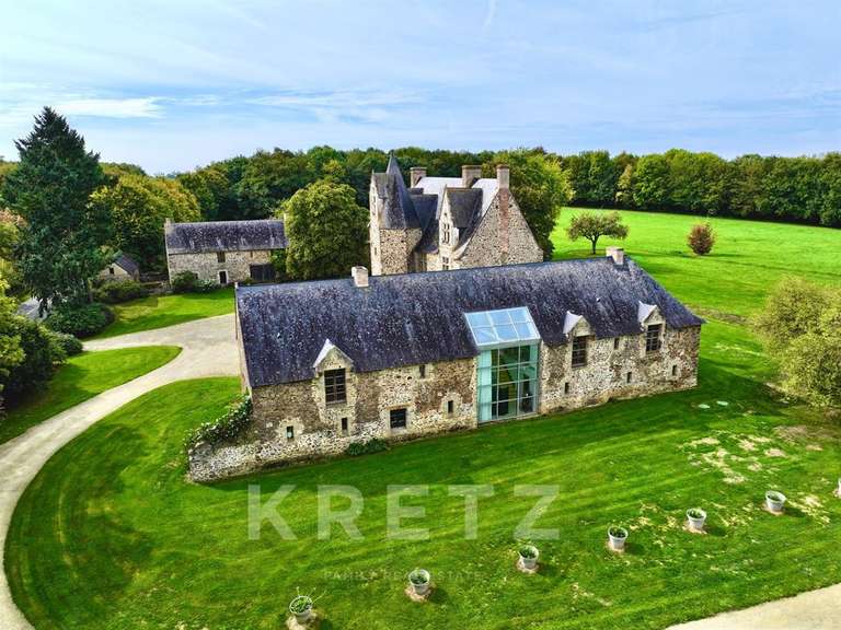 Castle Évron - 4 bedrooms - 380m²