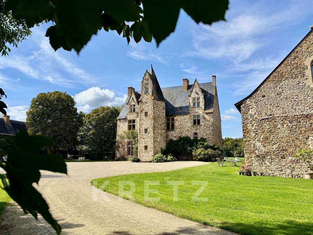 Castle Évron
