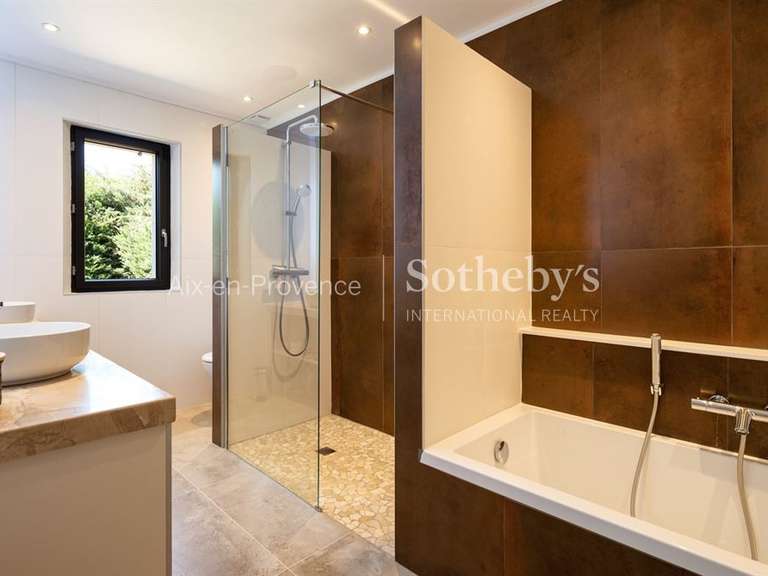 Maison Eygalières - 5 chambres - 250m²