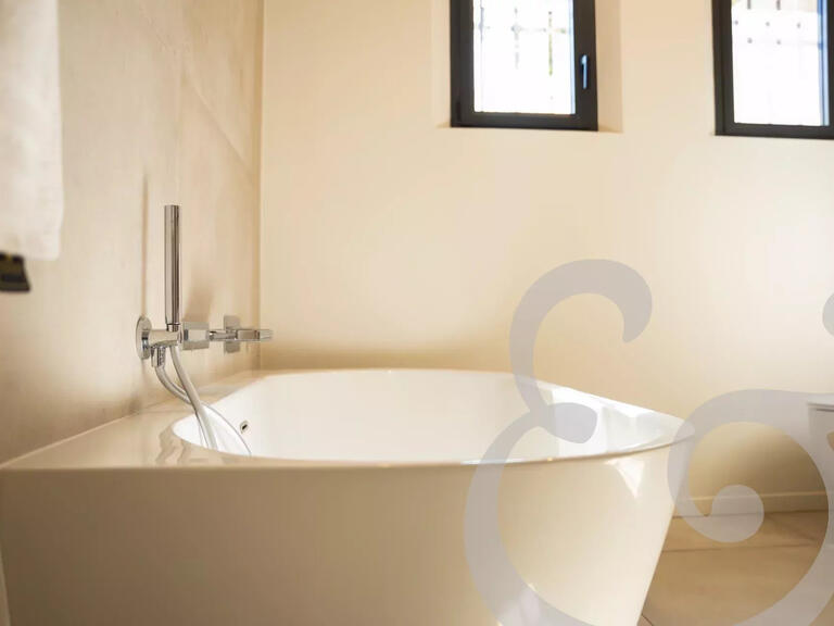 Maison Eygalières - 4 chambres - 244m²