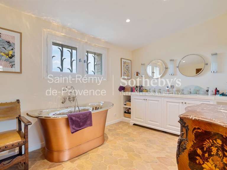 House Eygalières - 675m²