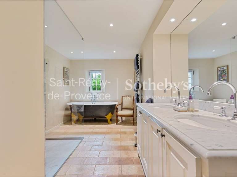 House Eygalières - 675m²