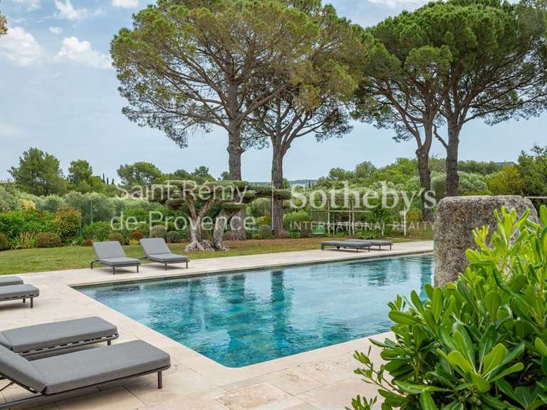 House Eygalières - 675m²
