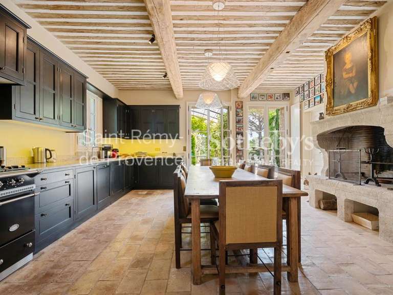 House Eygalières - 675m²