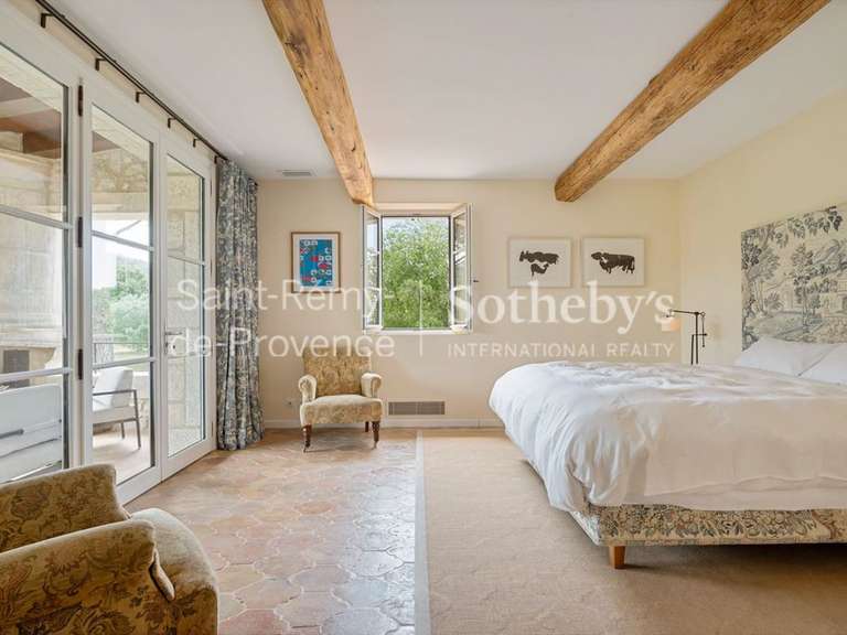 House Eygalières - 675m²