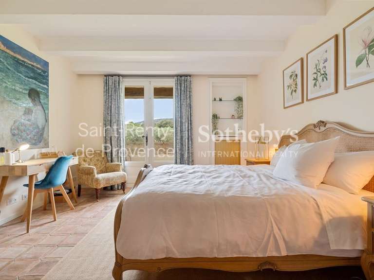 House Eygalières - 675m²