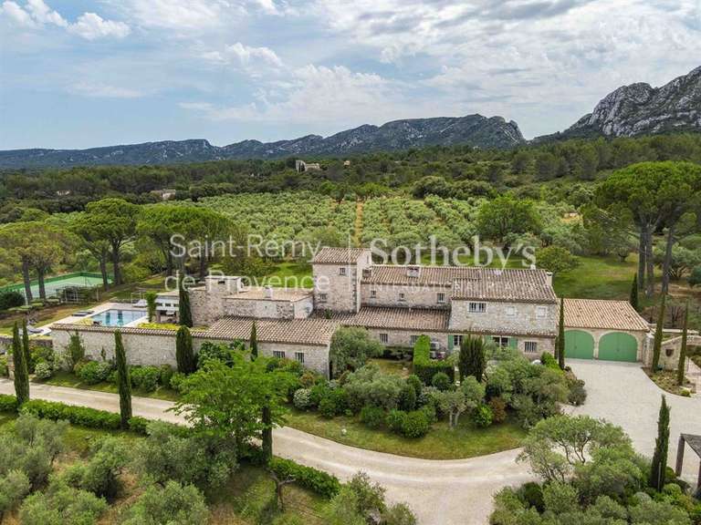 House Eygalières - 675m²