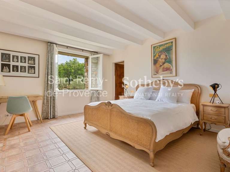 House Eygalières - 675m²