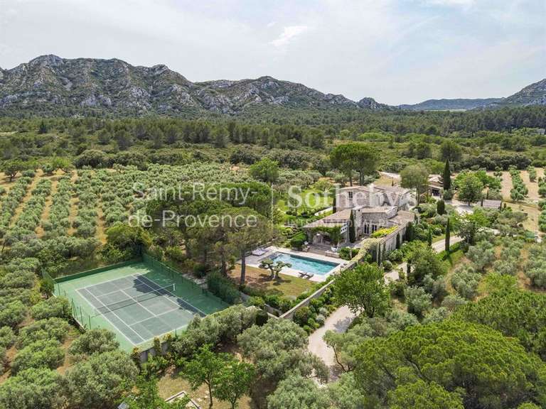 House Eygalières - 675m²