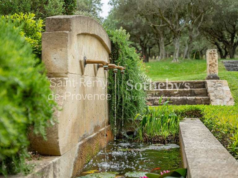 House Eygalières - 675m²