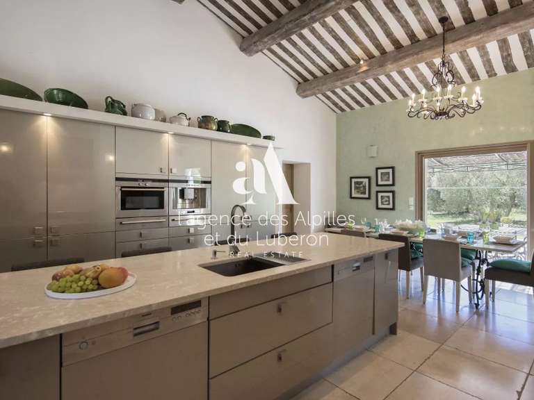 Maison Eygalières - 5 chambres - 24000m²