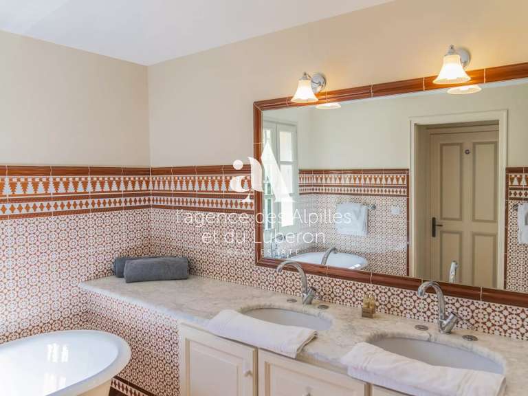 Maison Eygalières - 6 chambres - 240m²