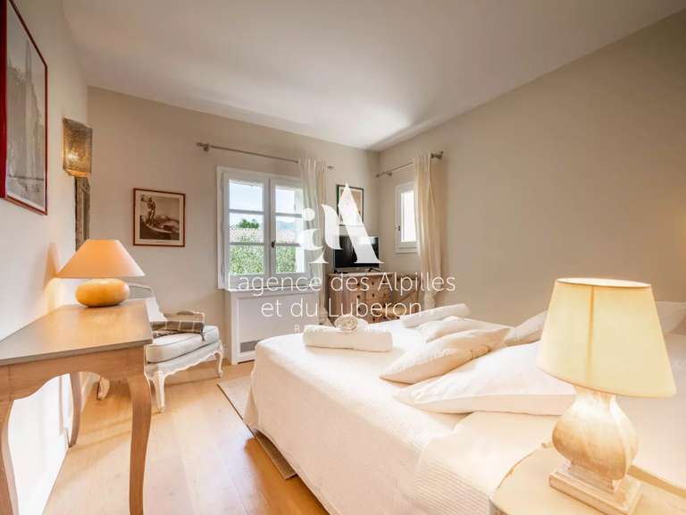 Maison Eygalières - 4 chambres - 180m²