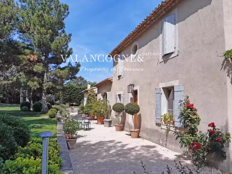 Maison Eygalières - 3 chambres - 270m²