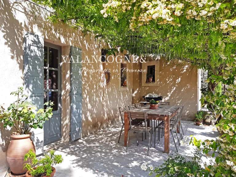 Maison Eygalières - 3 chambres - 270m²