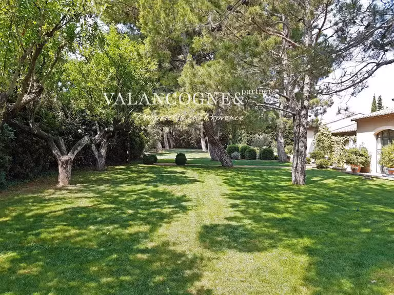 Maison Eygalières - 3 chambres - 270m²