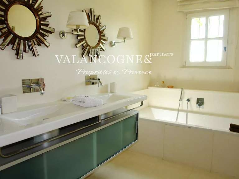Maison Eygalières - 3 chambres - 270m²