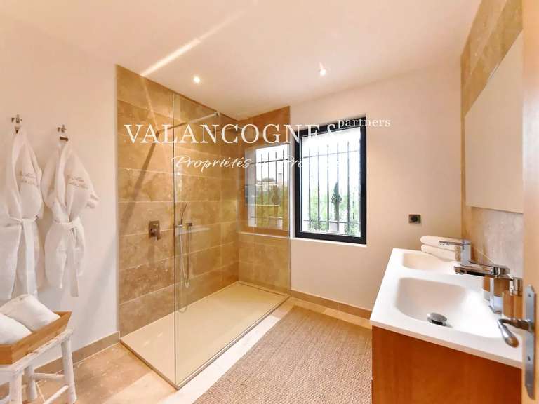 Maison Eygalières - 4 chambres - 248m²