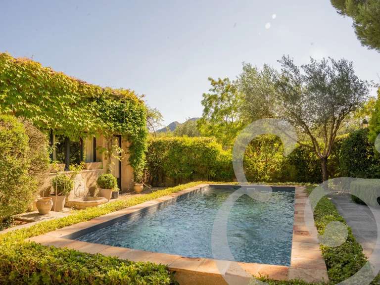 House Eygalières - 4 bedrooms - 375m²