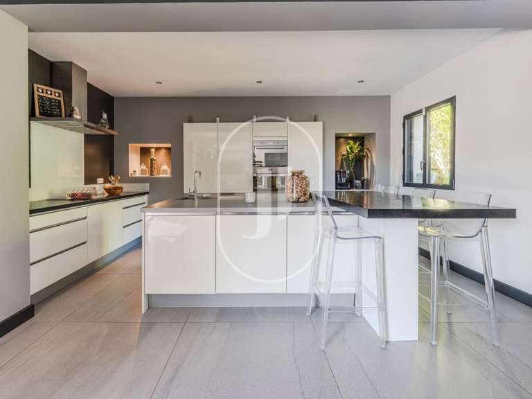 Maison Eygalières - 5 chambres - 204m²