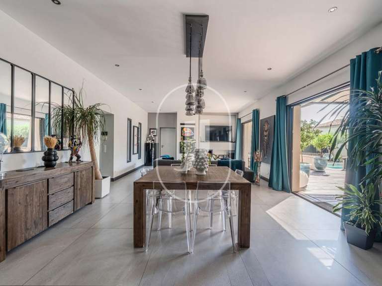 Maison Eygalières - 5 chambres - 204m²