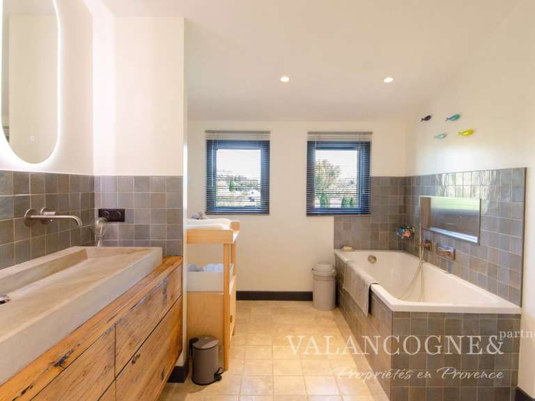 Maison Eygalières - 3 chambres - 325m²