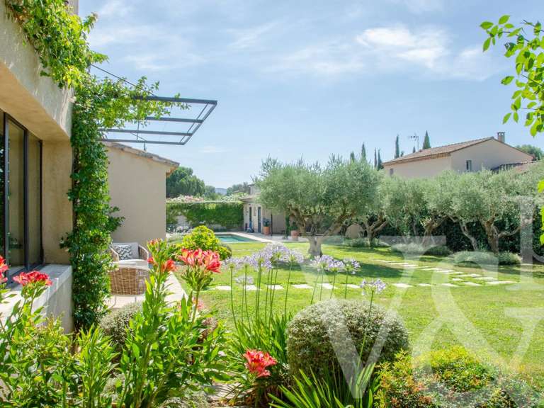 Maison Eygalières - 3 chambres - 325m²