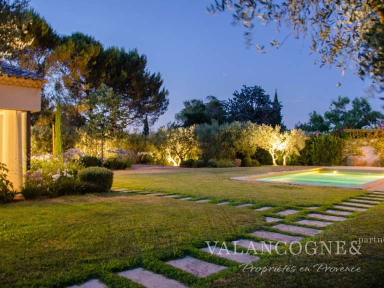 Maison Eygalières - 3 chambres - 325m²