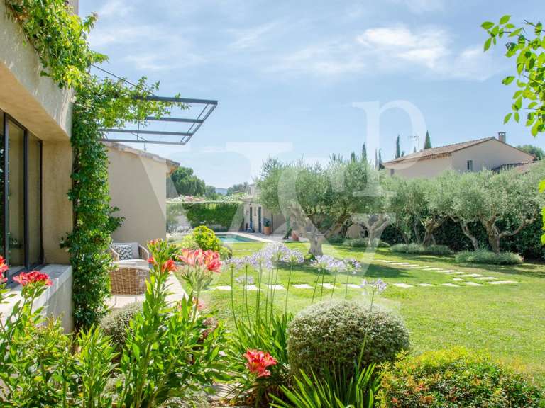 Maison Eygalières - 3 chambres - 325m²