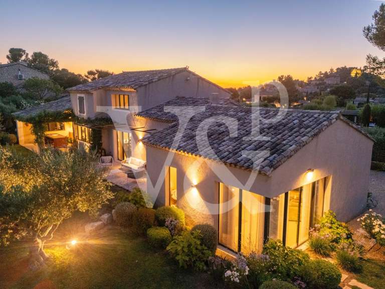 Maison Eygalières - 3 chambres - 325m²