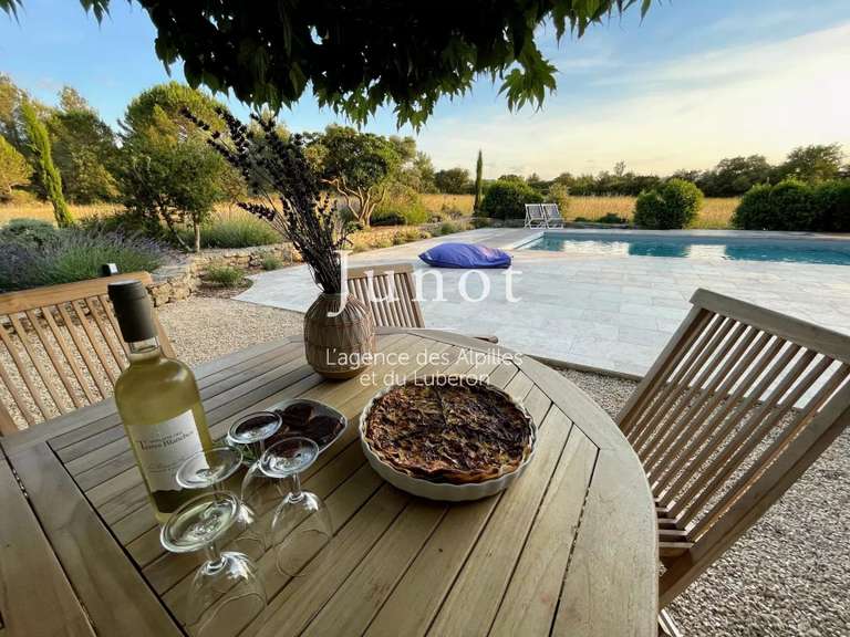 House Eygalières - 5 bedrooms - 11000m²