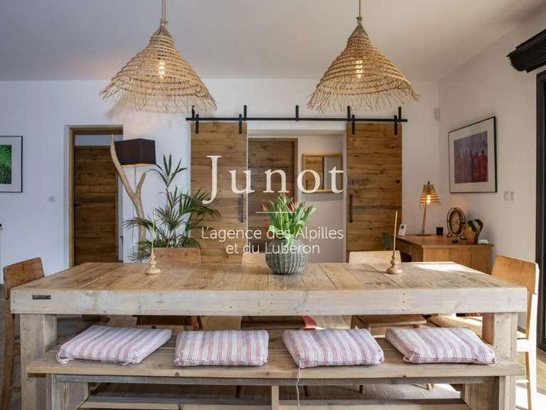 House Eygalières - 3 bedrooms - 2000m²