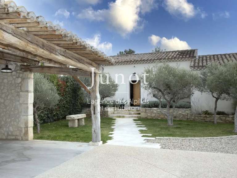 House Eygalières - 3 bedrooms - 2000m²