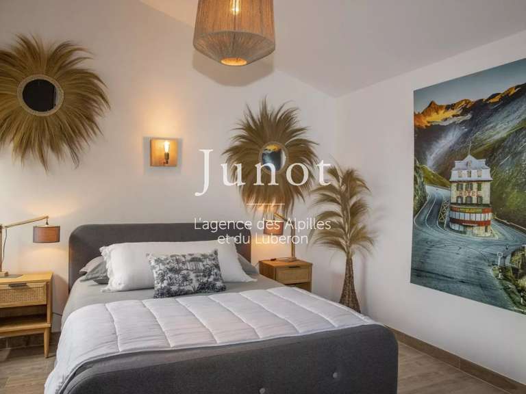 House Eygalières - 3 bedrooms - 2000m²