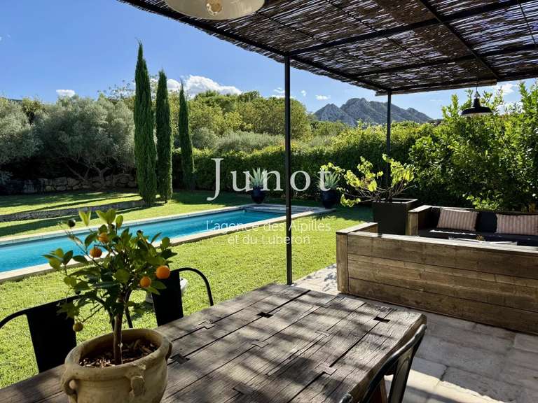 House Eygalières - 3 bedrooms - 2000m²