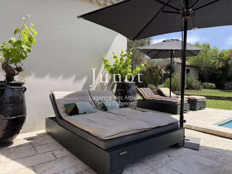 House Eygalières - 3 bedrooms - 2000m²