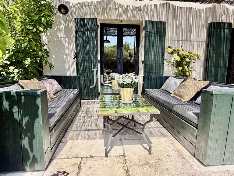 House Eygalières - 3 bedrooms - 2000m²