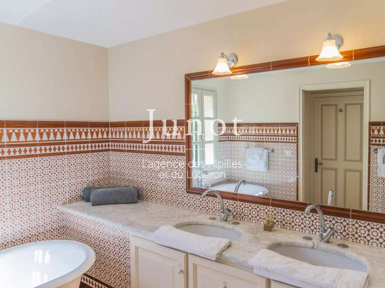 Maison Eygalières - 6 chambres - 240m²