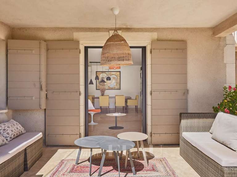 Maison Eygalières - 4 chambres - 252m²